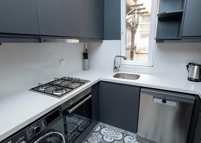 3 Bedrooms And Location Appartement *