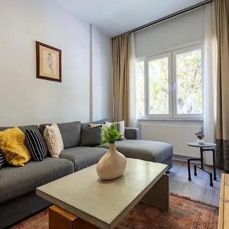 3 Bedrooms And Location Apartment Istanbul