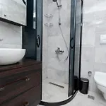 3 Bedrooms And Location *