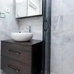 3 Bedrooms And Location Apartamento