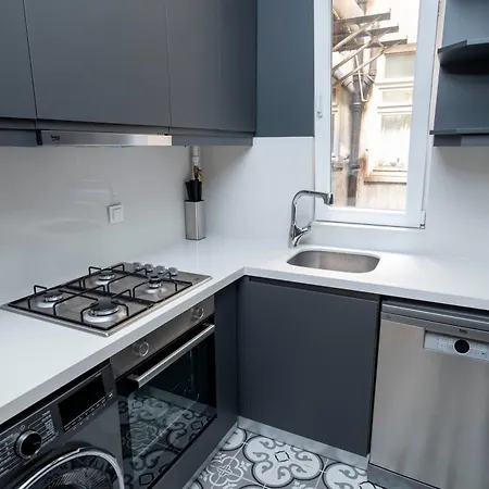 3 Bedrooms And Location Appartamento *