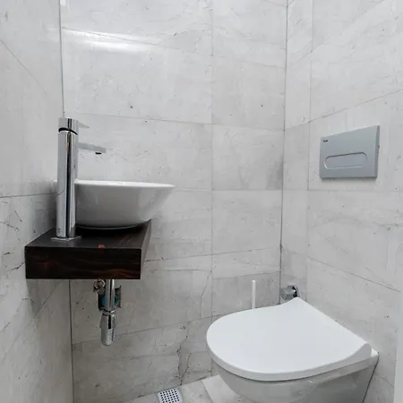 公寓 3 Bedrooms And Location *