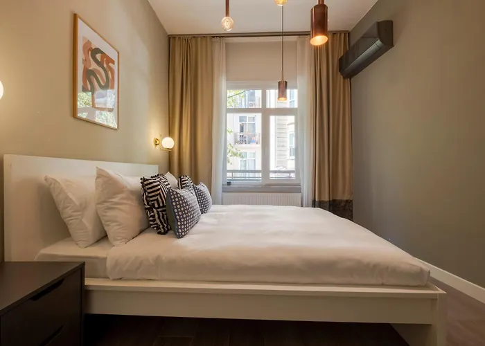 3 Bedrooms And Location *